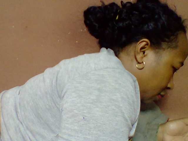 Tryciah1a live cam on BongaCams