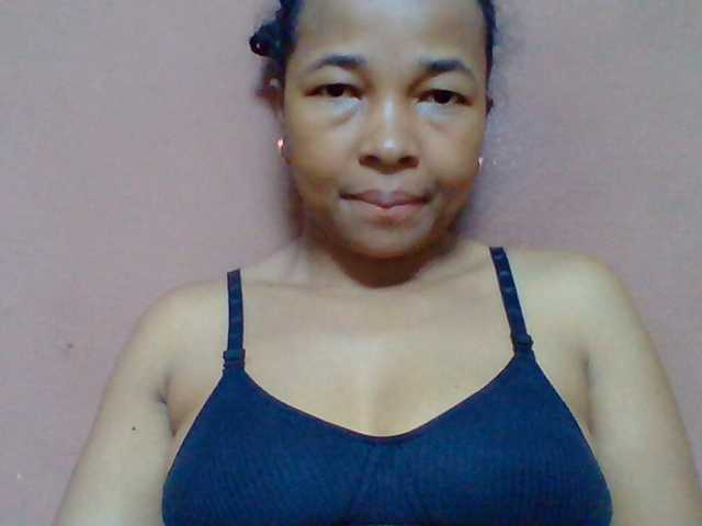 Tryciah1a live cam on BongaCams