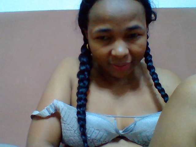 Tryciah1a live cam on BongaCams