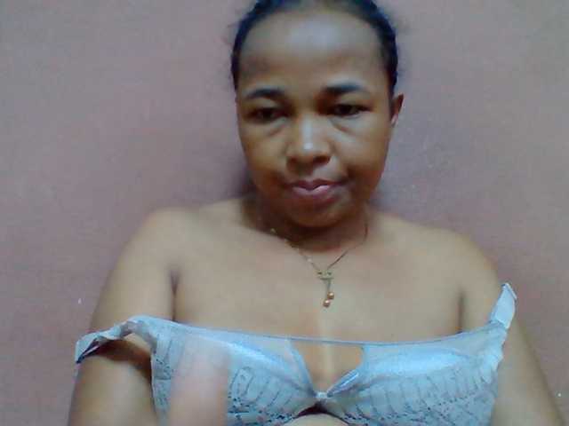 Tryciah1a live cam on BongaCams