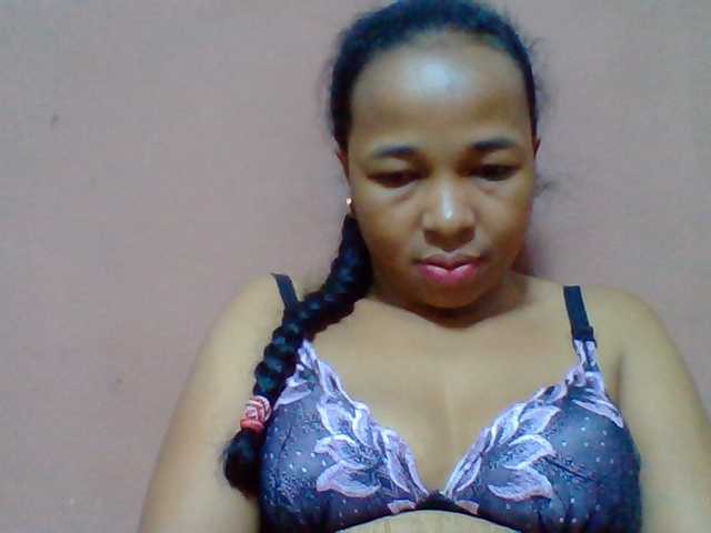 Tryciah1a live cam on BongaCams