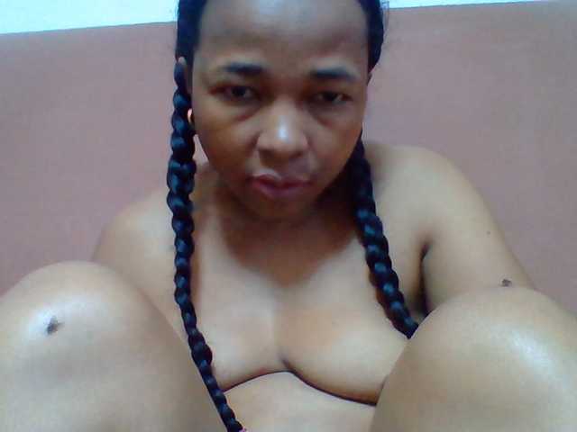 Tryciah1a live cam on BongaCams