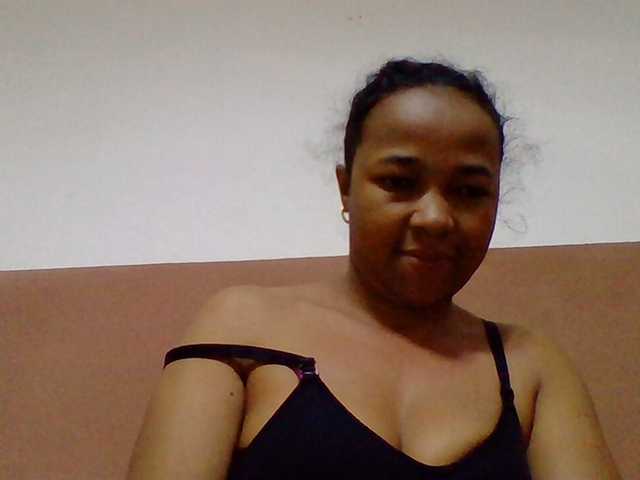Tryciah1a live cam on BongaCams