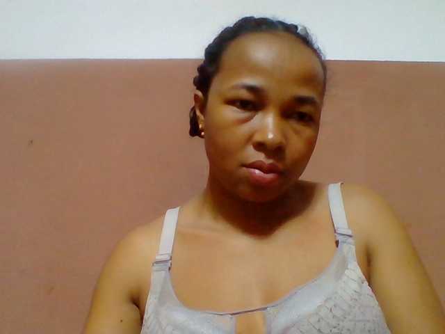 Tryciah1a live cam on BongaCams