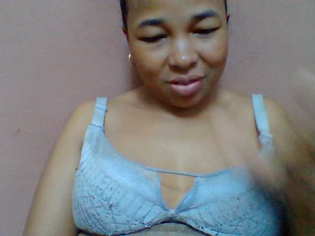 Tryciah1a live cam on BongaCams