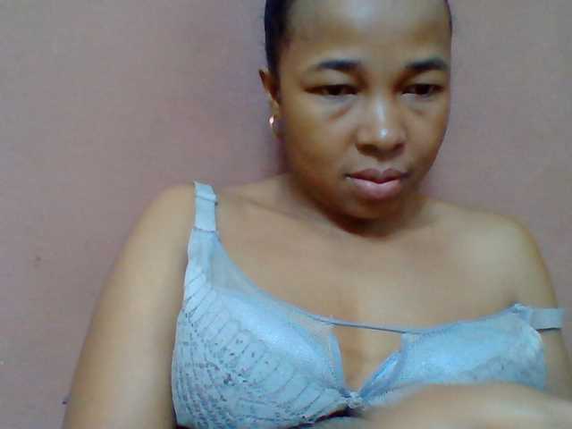 Tryciah1a live cam on BongaCams