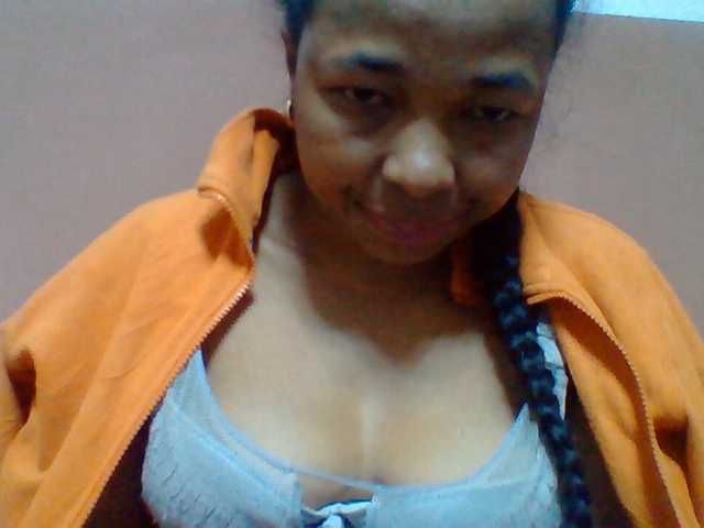 Tryciah1a live cam on BongaCams
