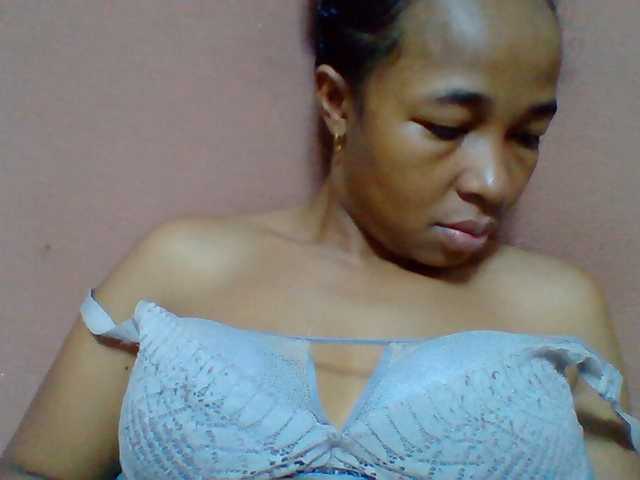 Tryciah1a live cam on BongaCams