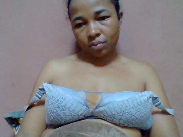 Tryciah1a live cam on BongaCams