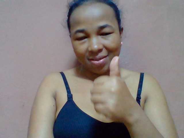 Tryciah1a live cam on BongaCams