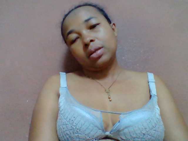 Tryciah1a live cam on BongaCams