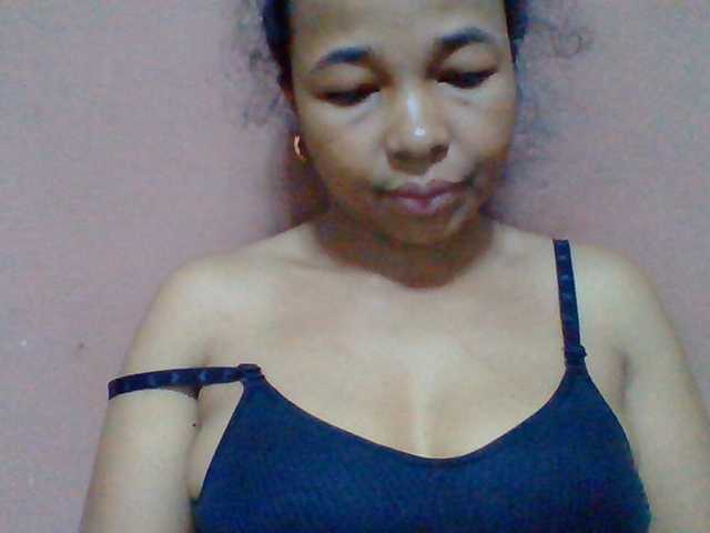Tryciah1a live cam on BongaCams