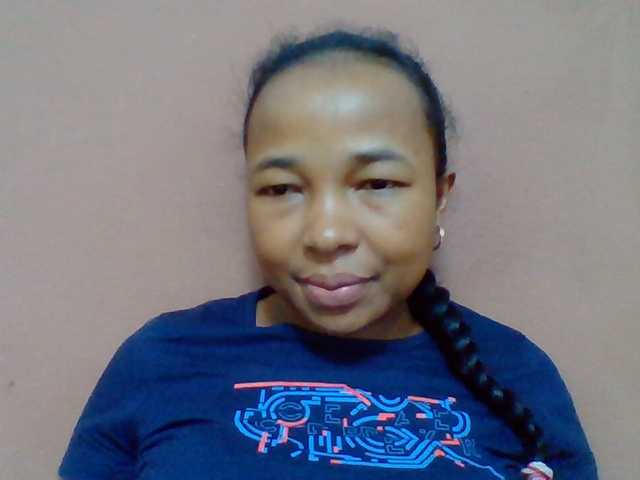 Tryciah1a live cam on BongaCams