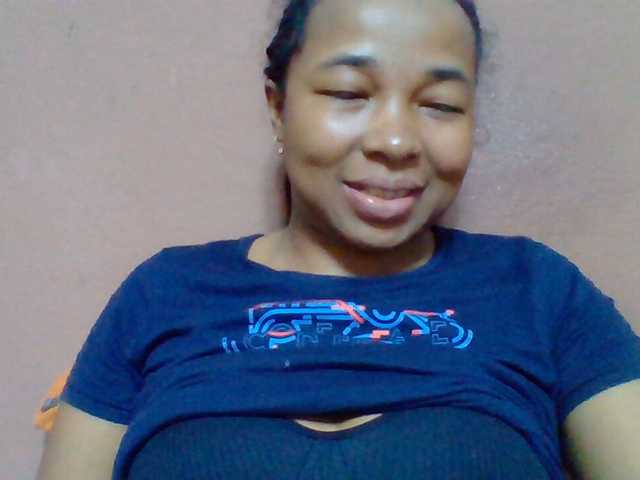 Tryciah1a live cam on BongaCams