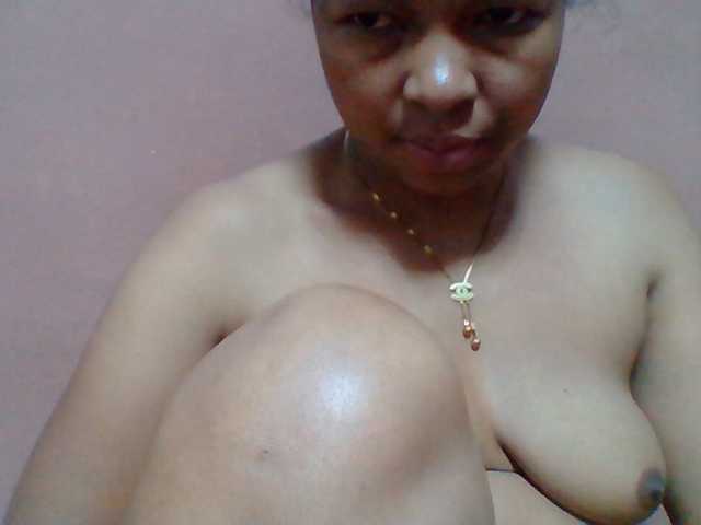 Tryciah1a live cam on BongaCams