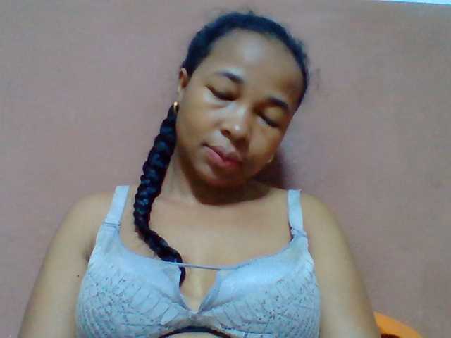 Tryciah1a live cam on BongaCams