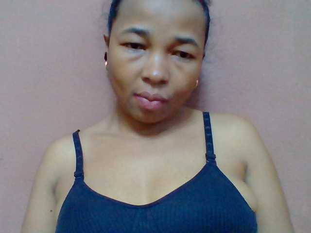 Tryciah1a live cam on BongaCams