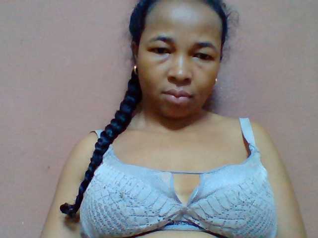 Tryciah1a live cam on BongaCams