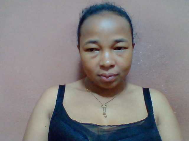 Tryciah1a live cam on BongaCams