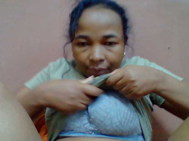 Tryciah1a live cam on BongaCams