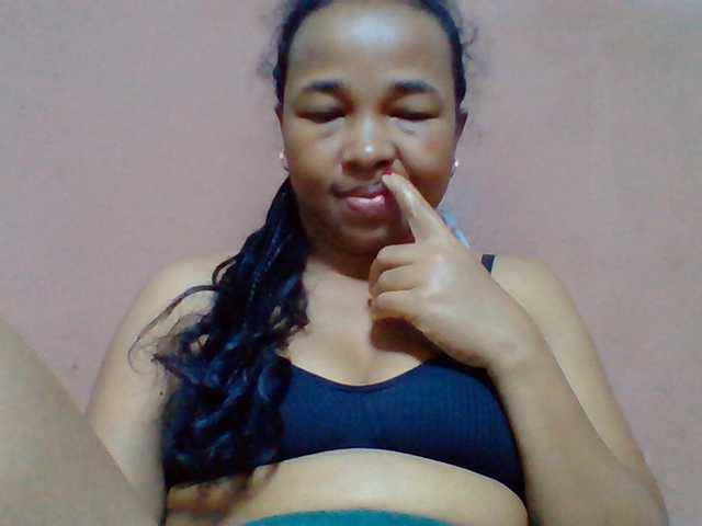 Tryciah1a live cam on BongaCams
