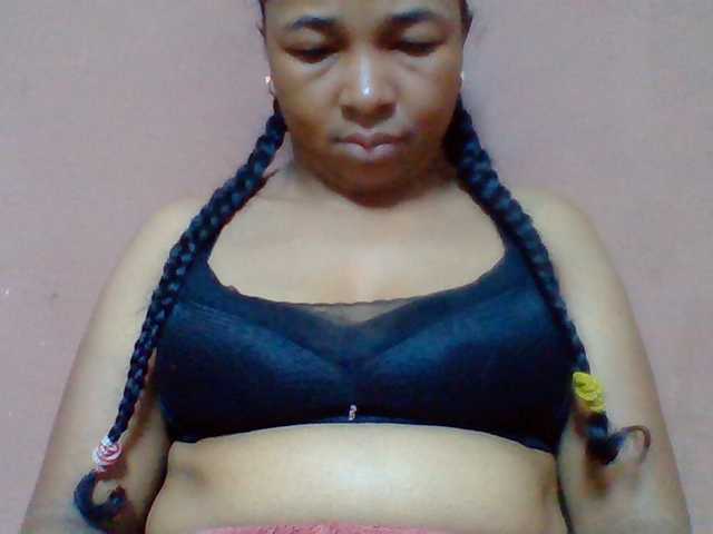 Tryciah1a live cam on BongaCams