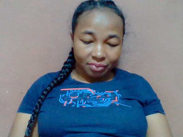 Tryciah1a live cam on BongaCams