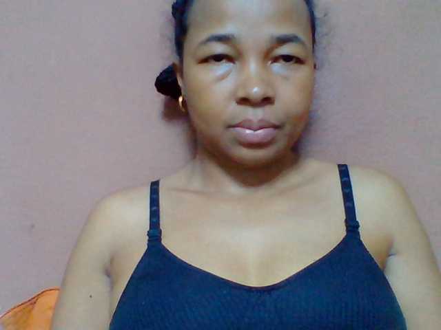 Tryciah1a live cam on BongaCams