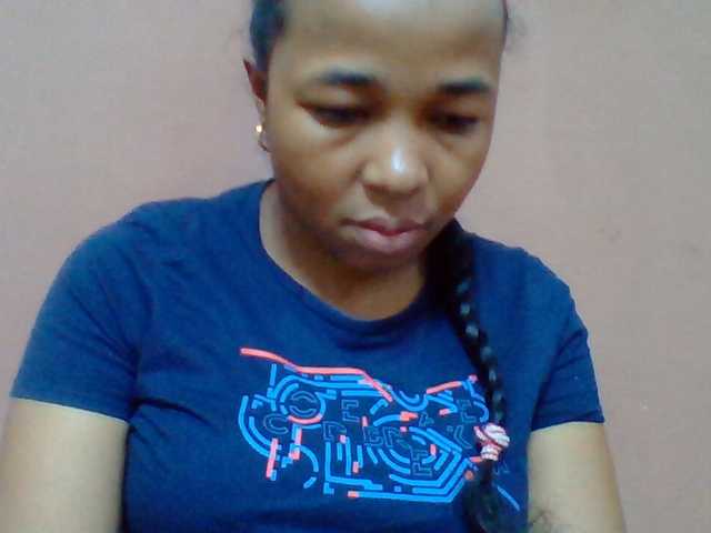 Tryciah1a live cam on BongaCams