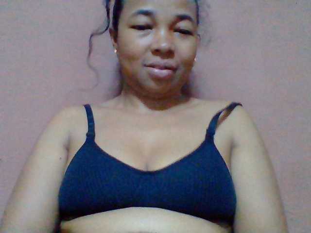 Tryciah1a live cam on BongaCams