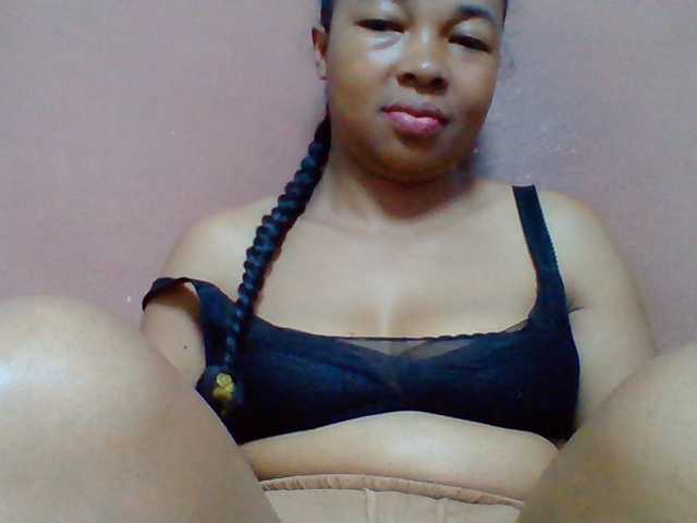 Tryciah1a webcam bongacams model stream image