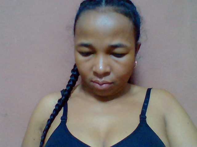 Tryciah1a live cam on BongaCams