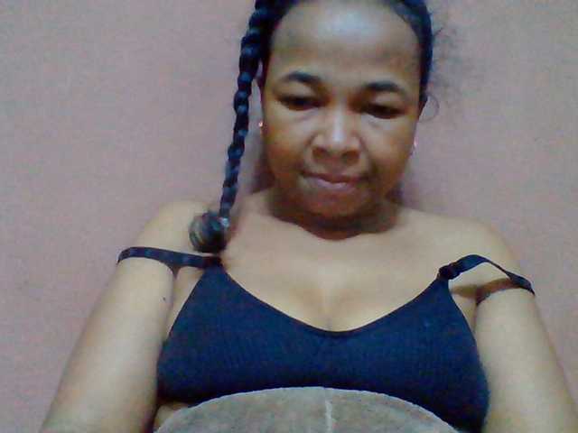 Tryciah1a live cam on BongaCams