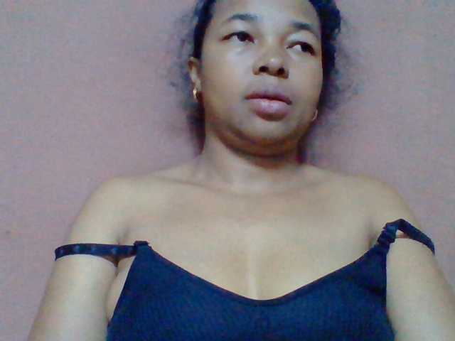 Tryciah1a live cam on BongaCams