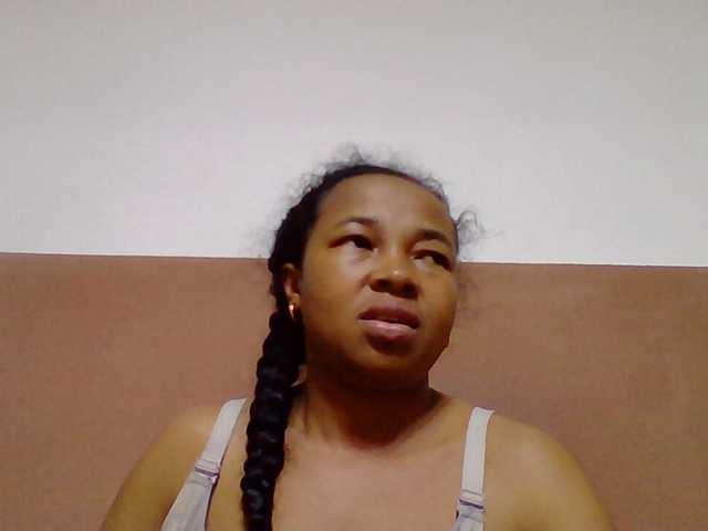 Tryciah1a live cam on BongaCams