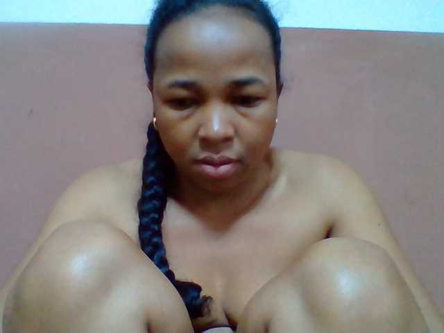 Tryciah1a live cam on BongaCams