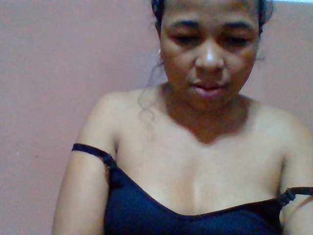 Tryciah1a live cam on BongaCams