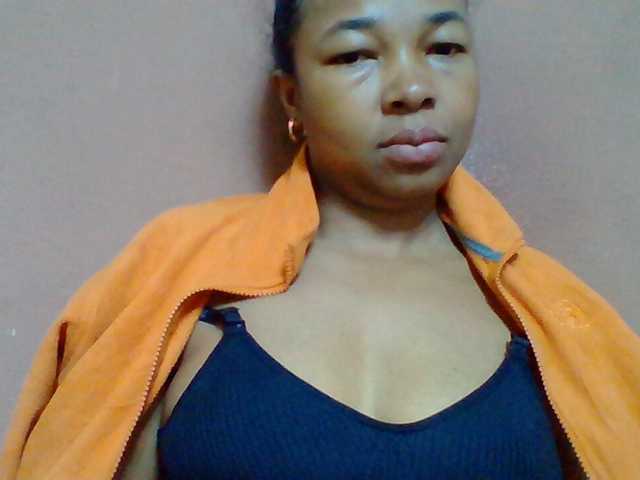 Tryciah1a live cam on BongaCams