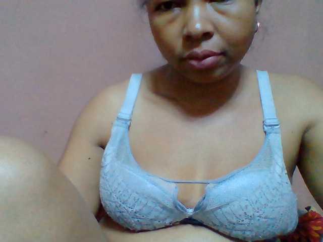 Tryciah1a live cam on BongaCams