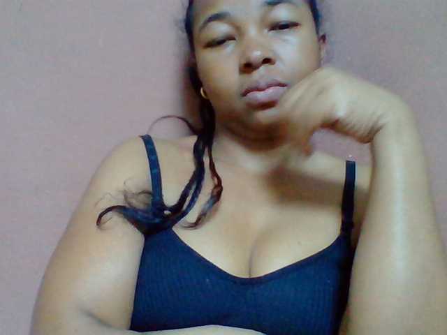 Tryciah1a live cam on BongaCams