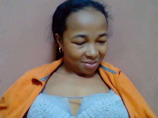 Tryciah1a live cam on BongaCams