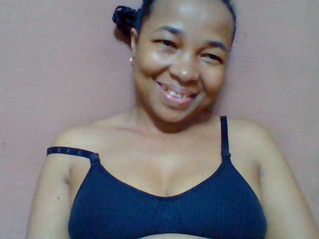 Tryciah1a live cam on BongaCams