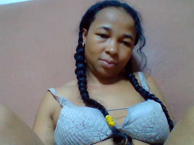 Tryciah1a live cam on BongaCams