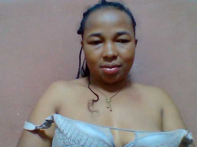 Tryciah1a live cam on BongaCams