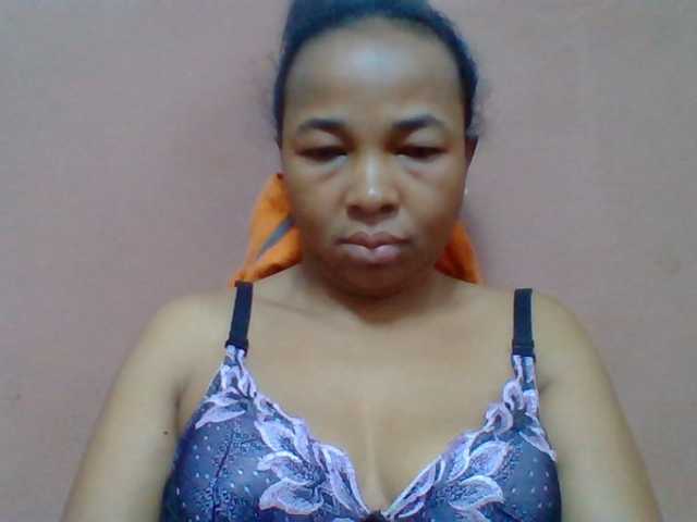Tryciah1a live cam on BongaCams