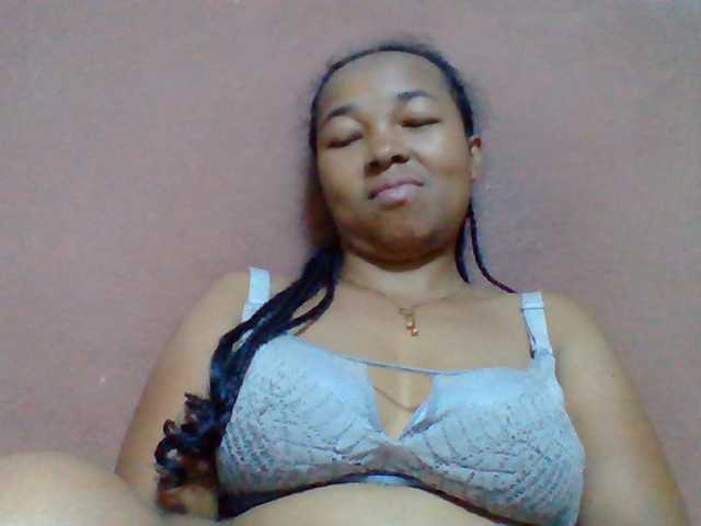 Tryciah1a live cam on BongaCams