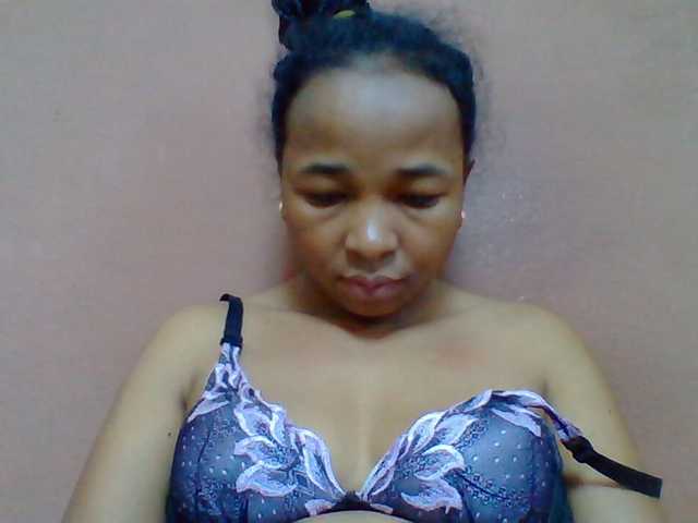 Tryciah1a live cam on BongaCams