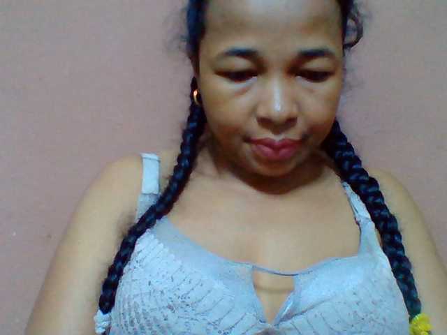 Tryciah1a live cam on BongaCams