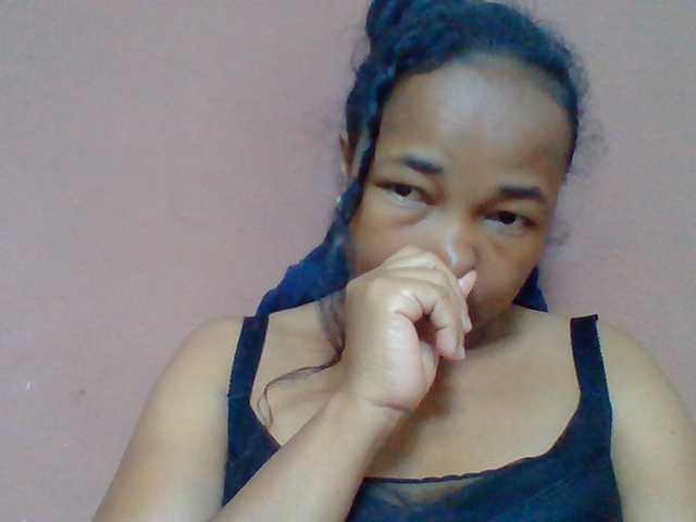 Tryciah1a live cam on BongaCams