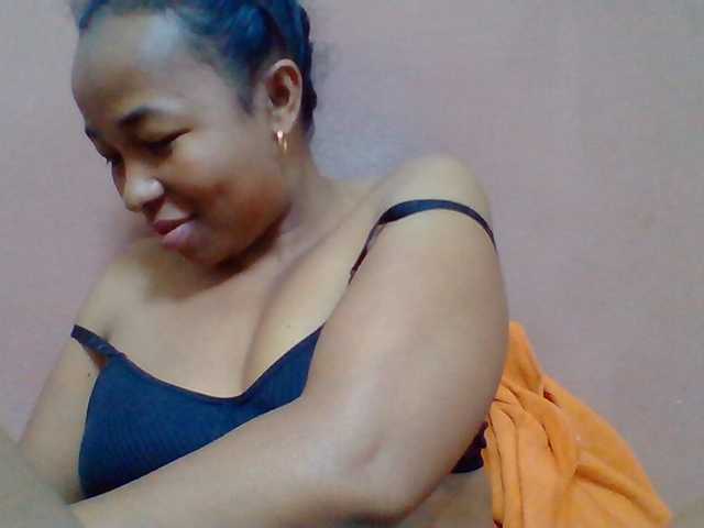 Tryciah1a live cam on BongaCams